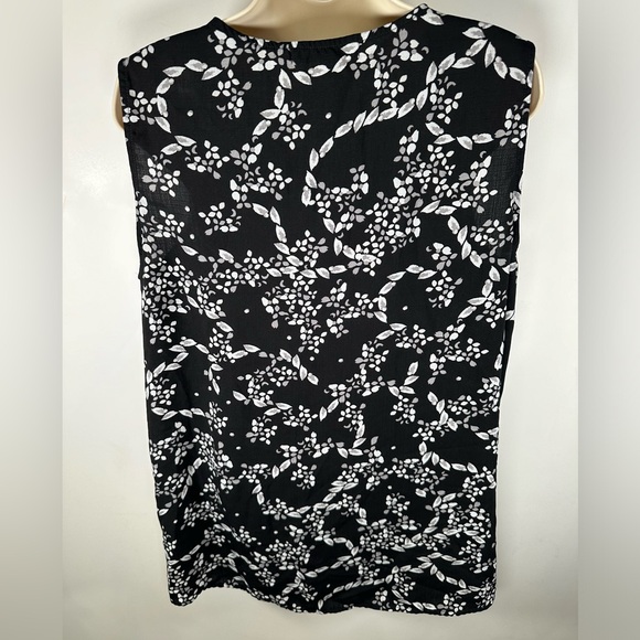 Fever women’s black and white floral blouse size large - Picture 3 of 6